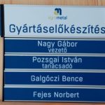 Információs rendszer nyomtatott táblákkal