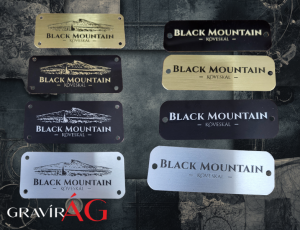 Variációk fémtáblákra